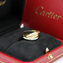 Lade das Bild in den Galerie-Viewer, Les must de Cartier Trinity Tricolour 18KT Gold mit Cartier Box &amp; Pap. in Gr. 53
