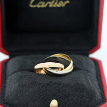 Lade das Bild in den Galerie-Viewer, Les must de Cartier Trinity Tricolour 18KT Gold mit Cartier Box &amp; Pap. in Gr. 53
